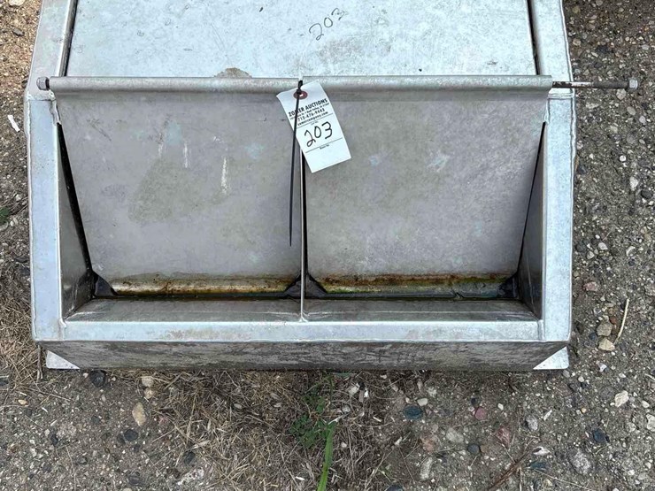 2-hole-smidley-stainless-hog-water-image-1