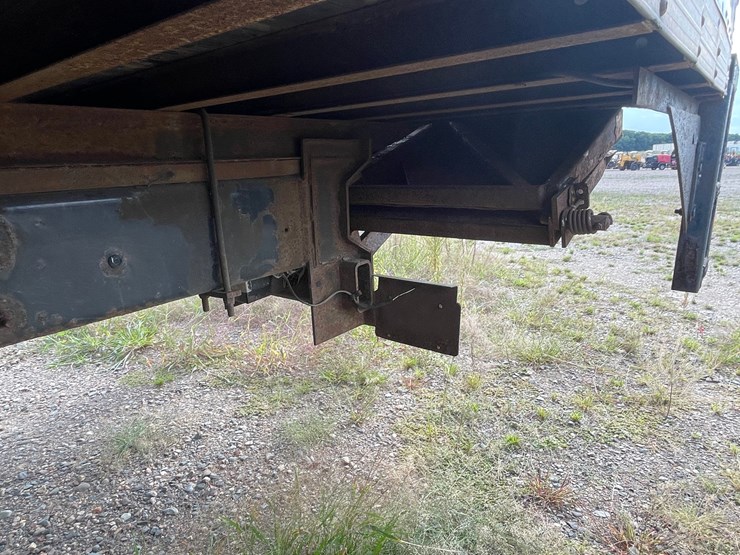2015-ford-f650-image-19