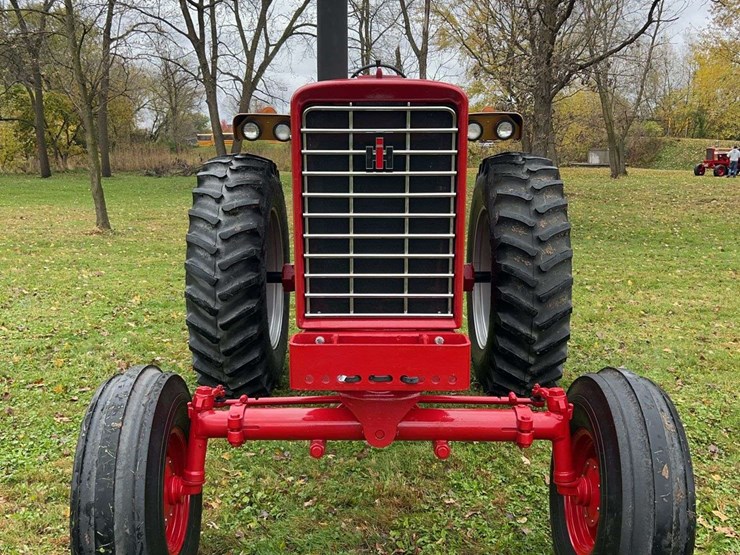 1970-farmall-826-diesel-row-crop-golden-demonstrator-image-9