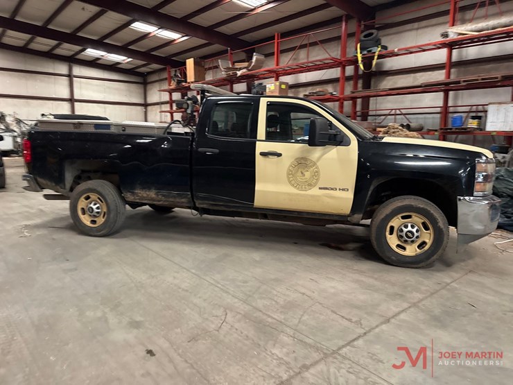 2015-chevrolet-silverado-2500-image-2