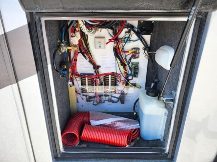 2006-allegro-bus-class-a-motorhome-400abus0d6j0072-image-71