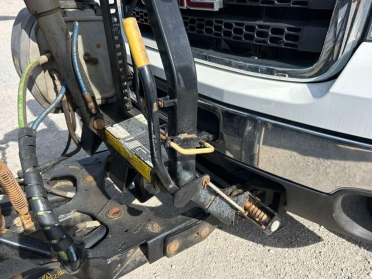 2014-gmc-sierra-3500-image-48