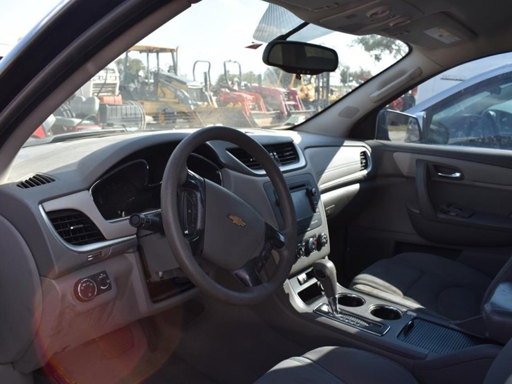 2013-chevrolet-traverse-ls-image-6