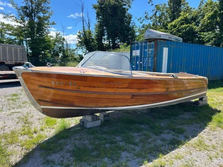 century-antique-wooden-18-ft-power-boat-image-1