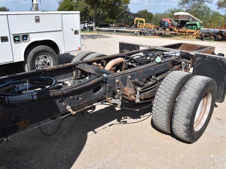 2020-ford-f550-image-12