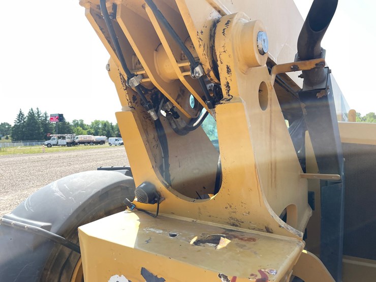 2014-caterpillar-tl642c-image-30