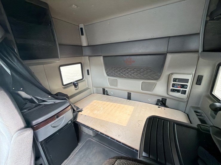 2022-international-hx620-image-13