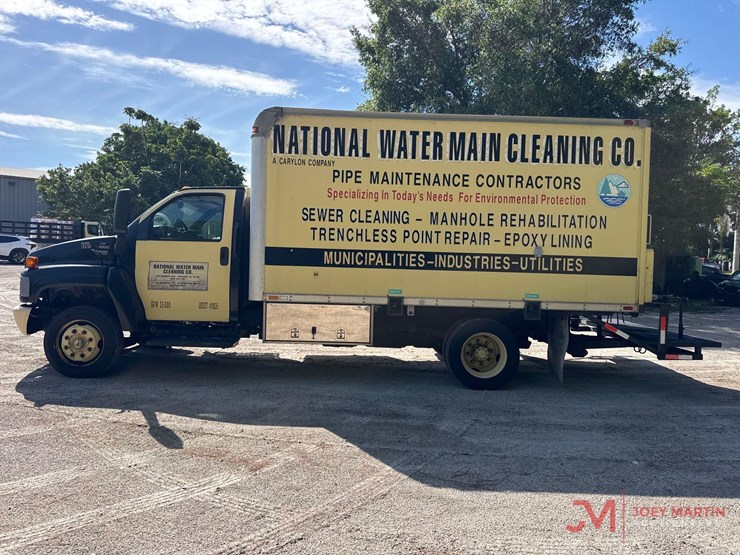 2005-chevrolet-c4500-box-truck-image-5