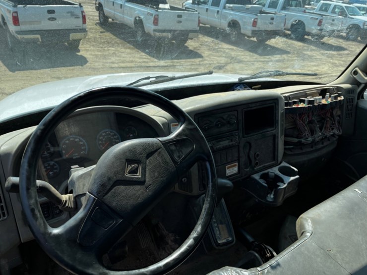 2013-international-durastar-4300-image-10