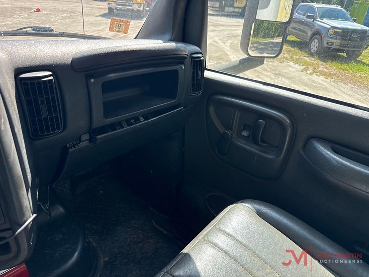 2005-chevrolet-c4500-box-truck-image-40