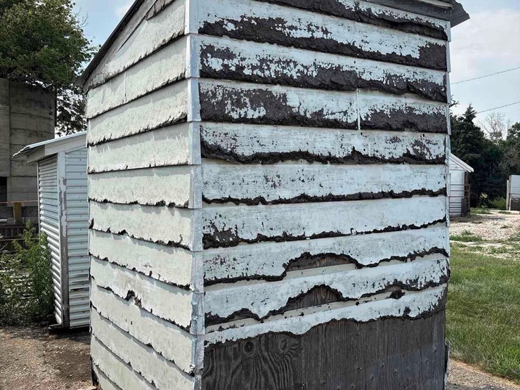 6’x6’-portable-feed-shed-image-3