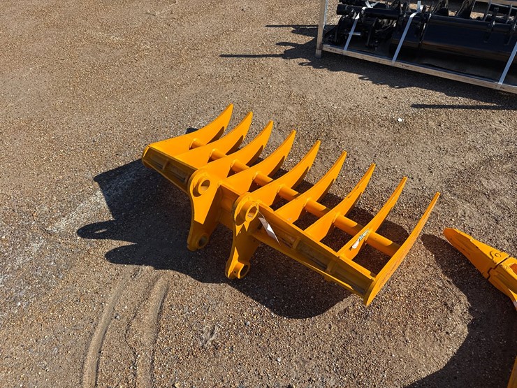 #9661-•-cat-305-root-rake-image-3