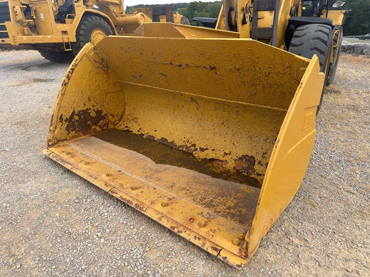 2015-caterpillar-924k-image-10