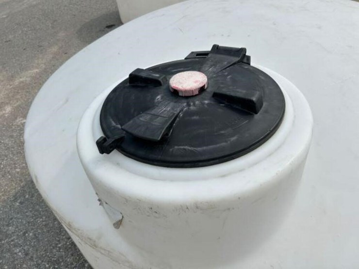 1100-gal-polyethylene-water-tank-image-5