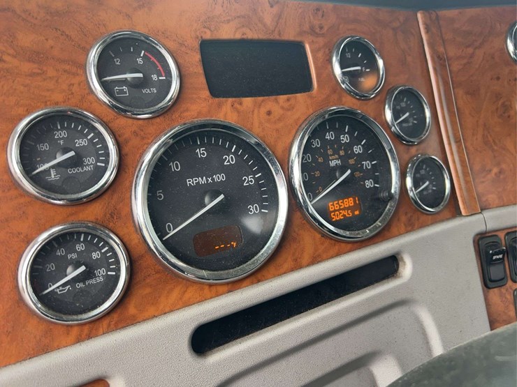 2006-peterbilt-379-image-119