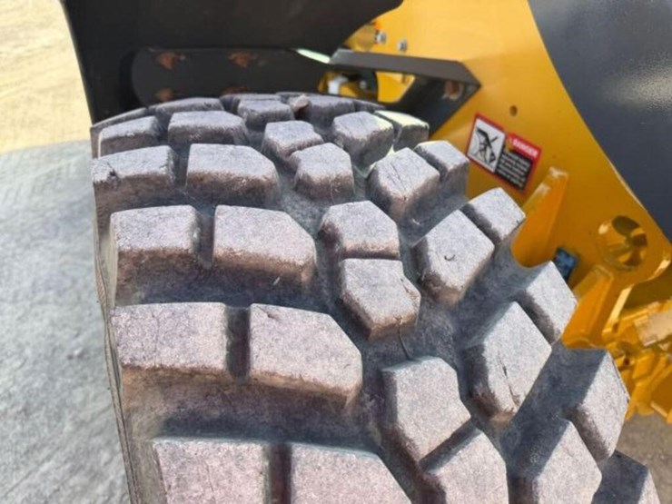2020-deere-204l-image-36
