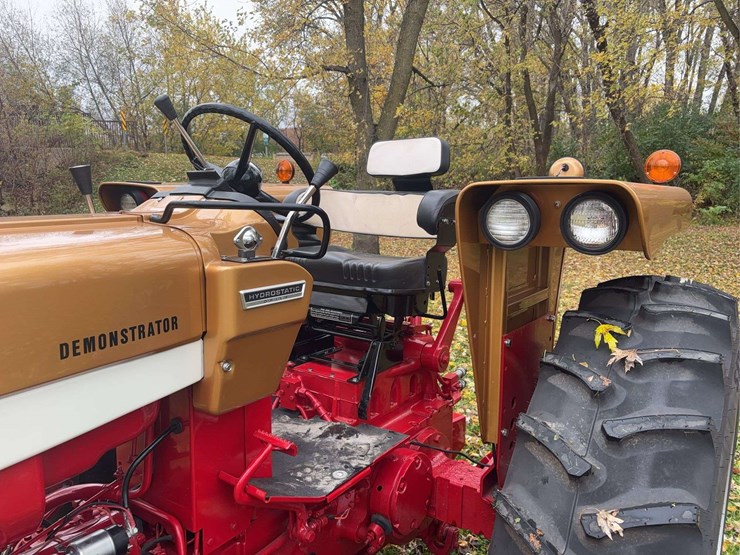 1970-farmall-544-hydro-diesel-row-crop-golden-demonstrator-image-43