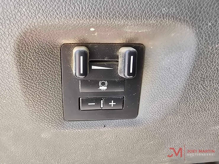 2013-chevrolet-2500-image-19
