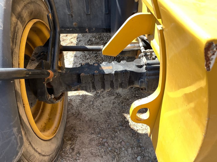 2014-caterpillar-tl642c-image-32