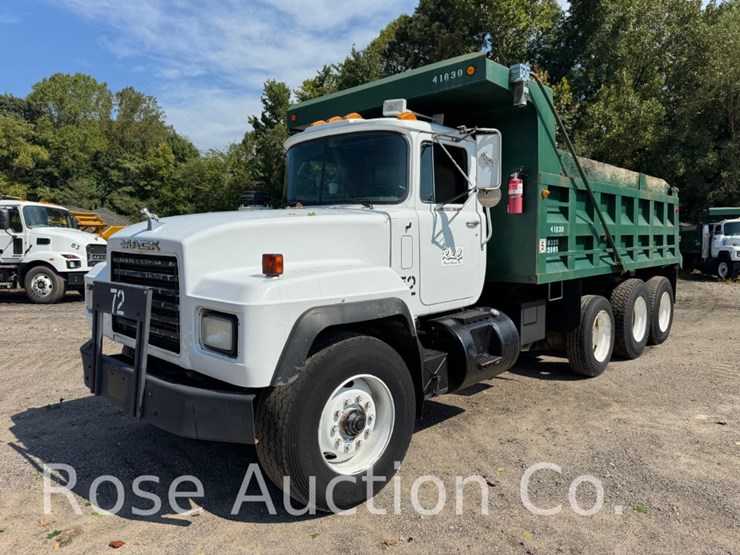 2001-mack-690s-image-1