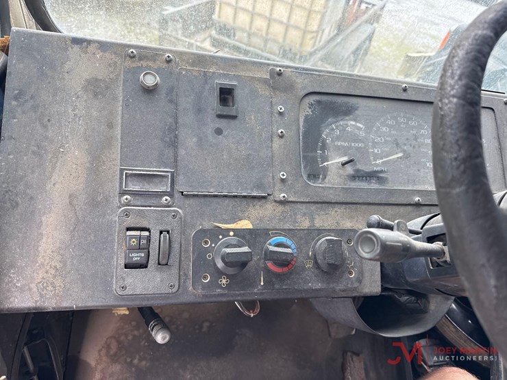 2002-workhorse-p42-image-25