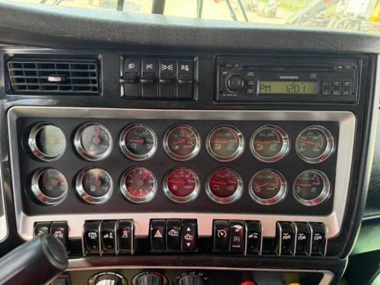 2009-kenworth-t800-image-15