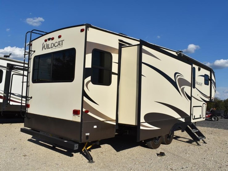 2019-wildcat-29rlx-5th-wheel-trailer-w/-3-slides-(vin-#-5zt3wcub2kg002818)-image-4