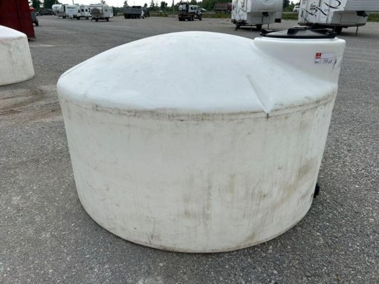 1100-gal-polyethylene-water-tank-image-2