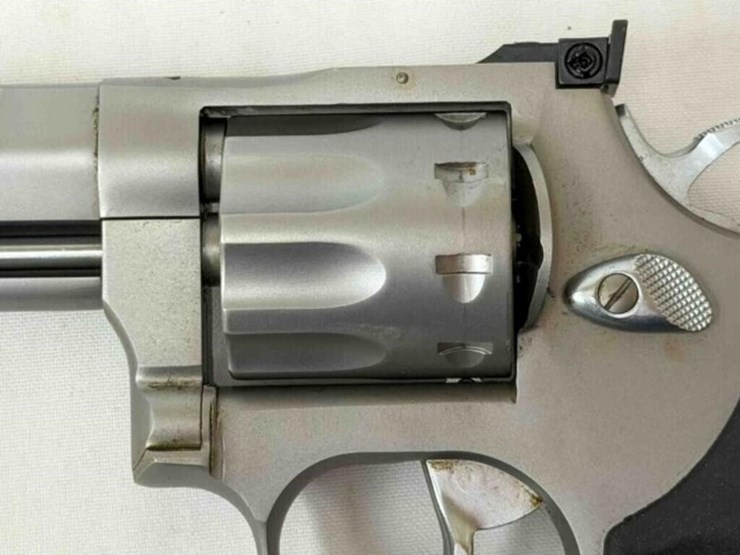 taurus-tracker-22mag-revolver-image-12