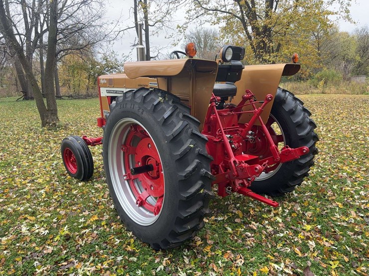 1970-farmall-544-hydro-diesel-row-crop-golden-demonstrator-image-7