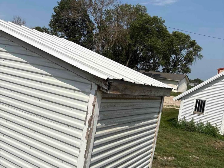 6’x6’-portable-feed-shed-image-6