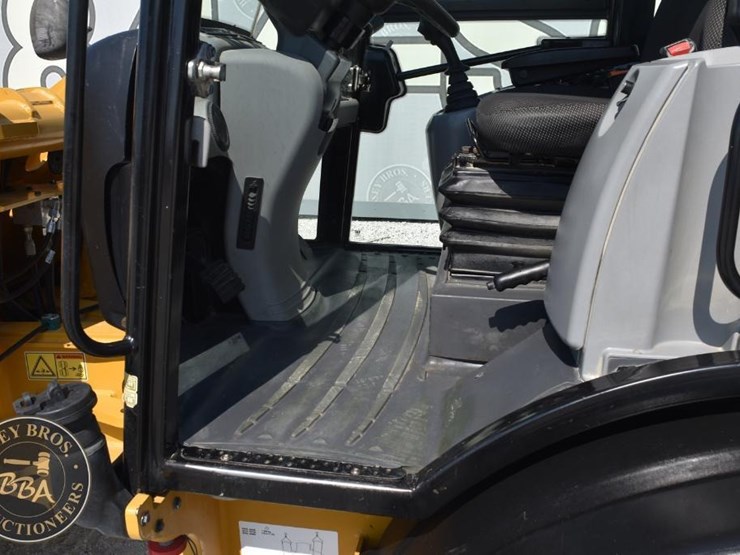 2021-caterpillar-906m-image-34