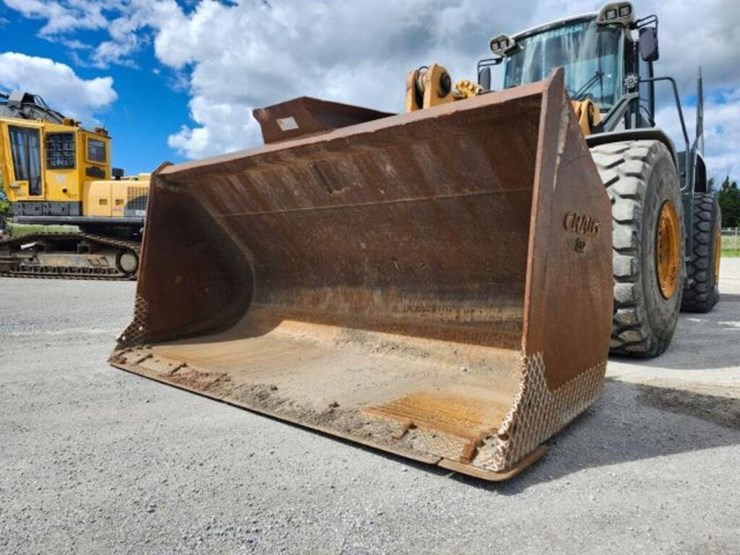 2011-liebherr-l586-image-43