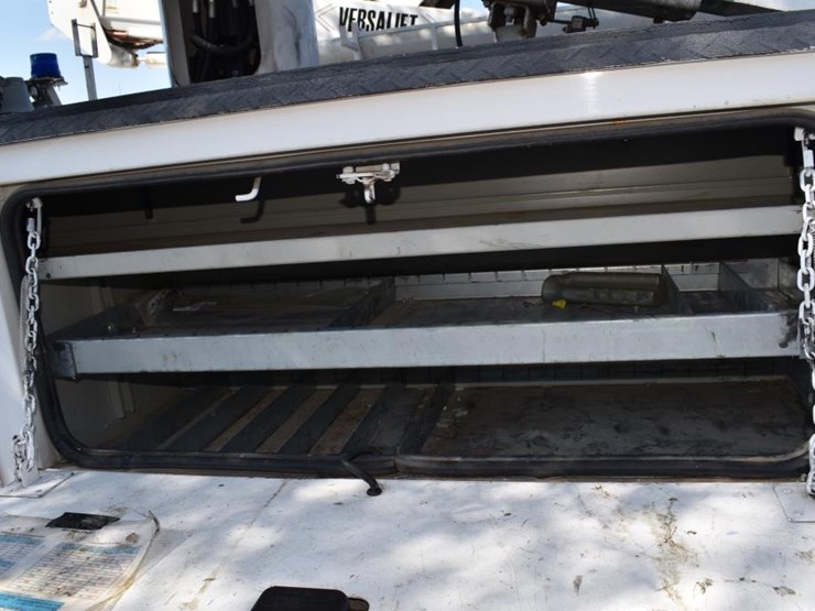 2020-ford-f550-image-18