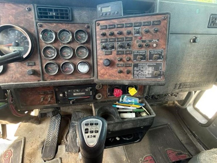 2001-kenworth-t800-image-18