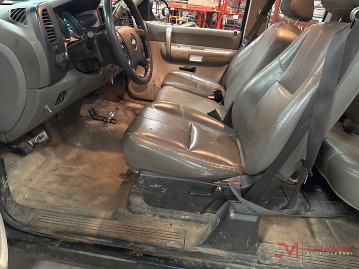 2009-chevrolet-silverado-2500-image-28