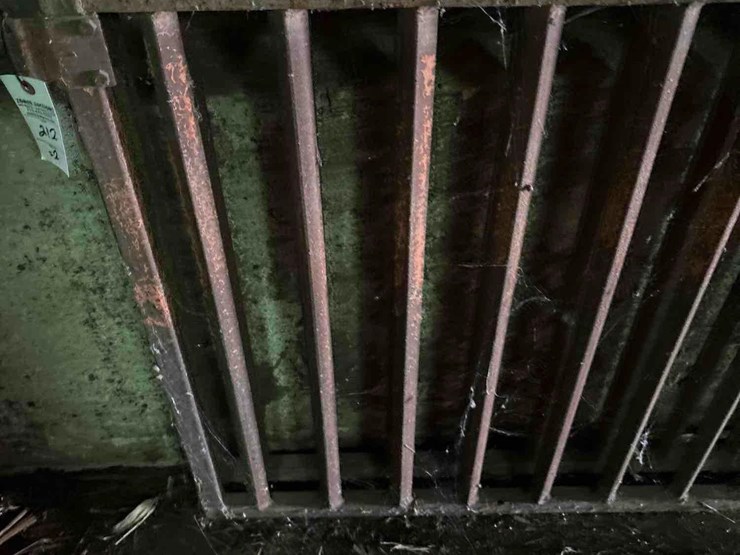 2--15-1/2’-heavy-steel-hog-gates-image-9