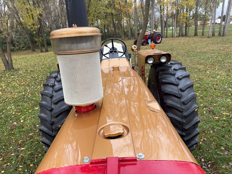 1970-1456-farmall-row-crop-mfwa-golden-demonstrator-image-29