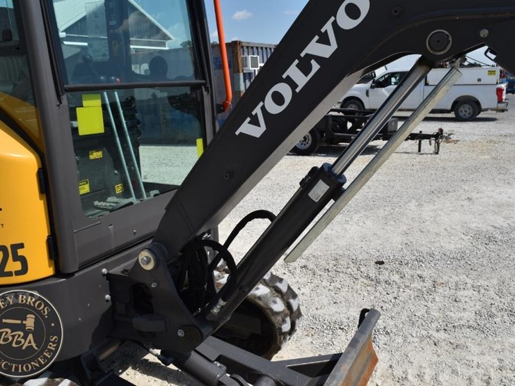 2022-volvo-ecr25-electric-image-28