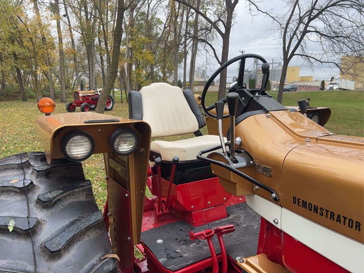 1970-1456-farmall-row-crop-mfwa-golden-demonstrator-image-48