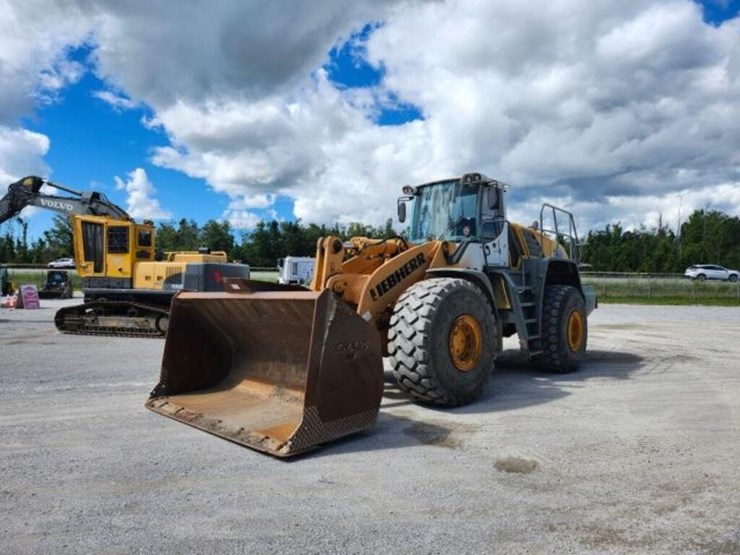 2011-liebherr-l586-image-2