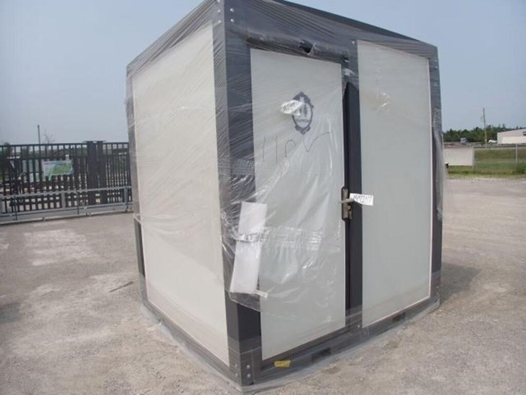 unused-bastone-portable-restroom-image-1
