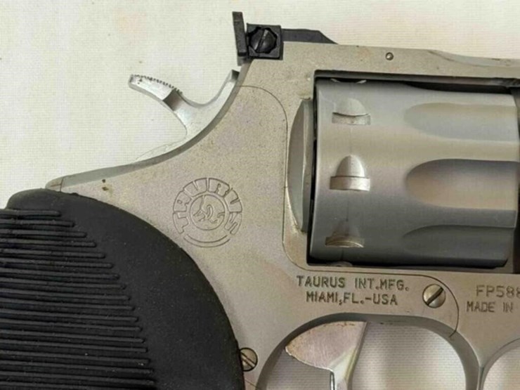 taurus-tracker-22mag-revolver-image-6