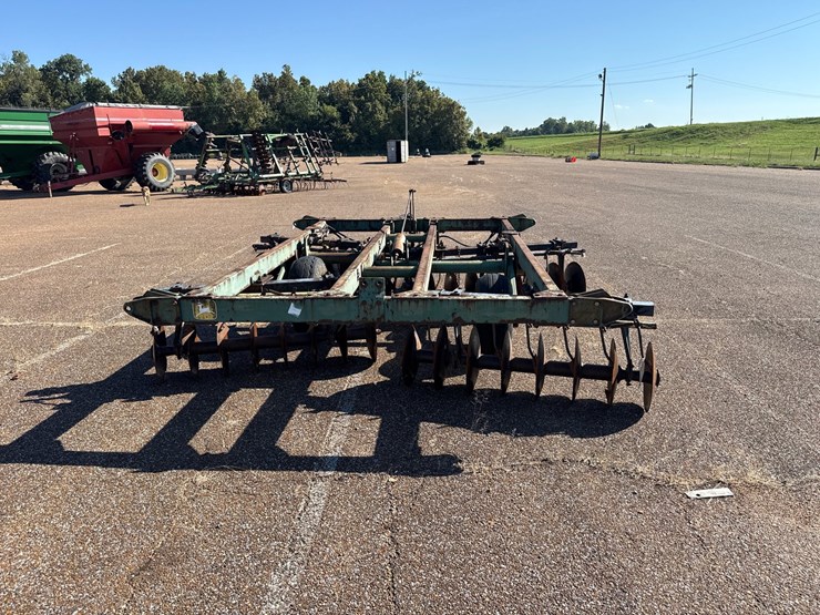 john-deere-230-image-4
