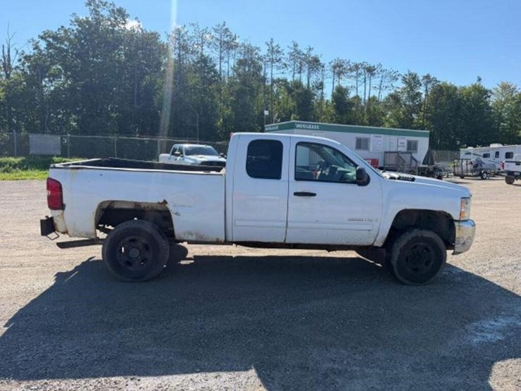 2009-chevrolet-silverado-2500hd-image-3