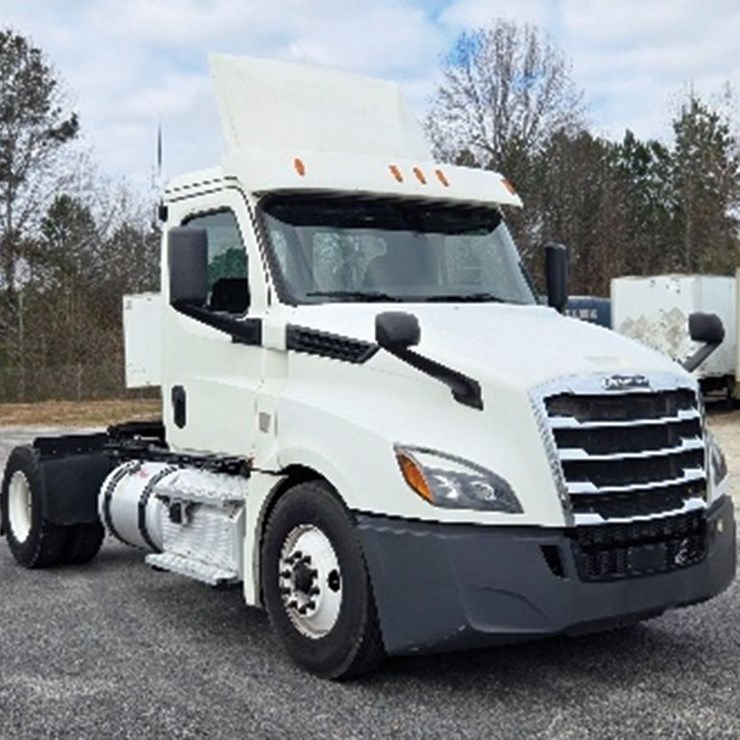2020 FREIGHTLINER CASCADIA 126