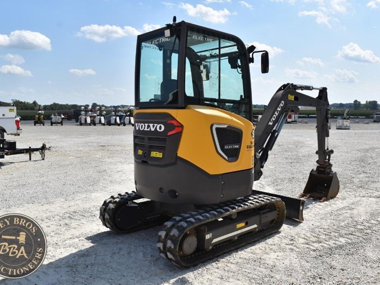 2022-volvo-ecr25-electric-image-5