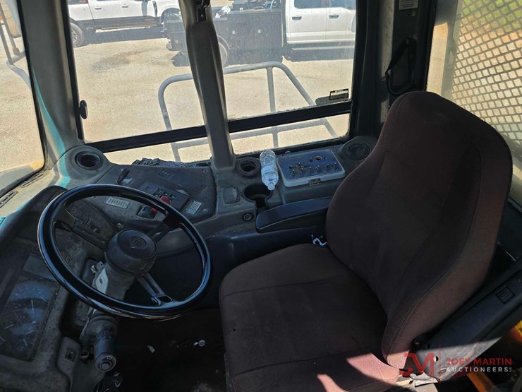 2005-deere-350d-image-26