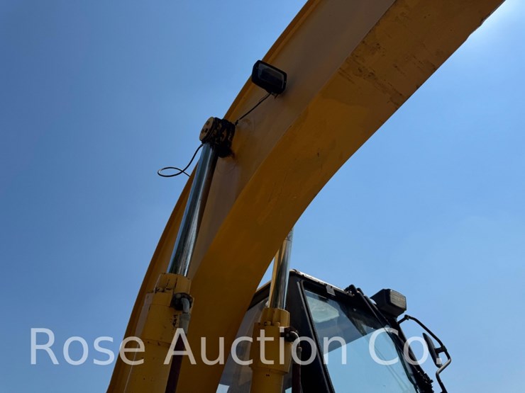 caterpillar-318-image-12