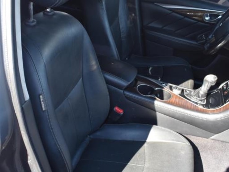 2016-infiniti-q50-car-(vin-#-jn1bv7ar4fm423278)-(showing-appx-169,145-miles-image-10